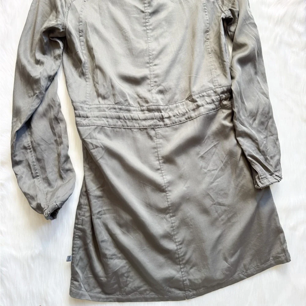 Lululemon City Stroll Hooded Jacket in Grey Sage Size 4